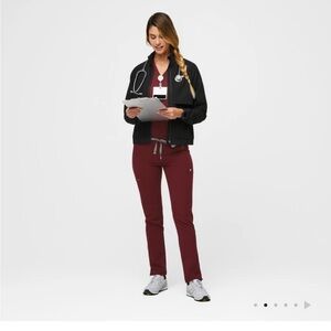 Figs Yola Skinny Scrub Pant in size Small Tall Burgundy